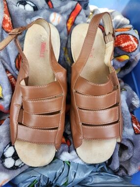 Brown Women's Slingback Sandals. Size 8.5